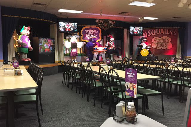 <p>Travis Schafer / ShowBizPizza.com</p> Chuck E. Cheese's 3-Stage set