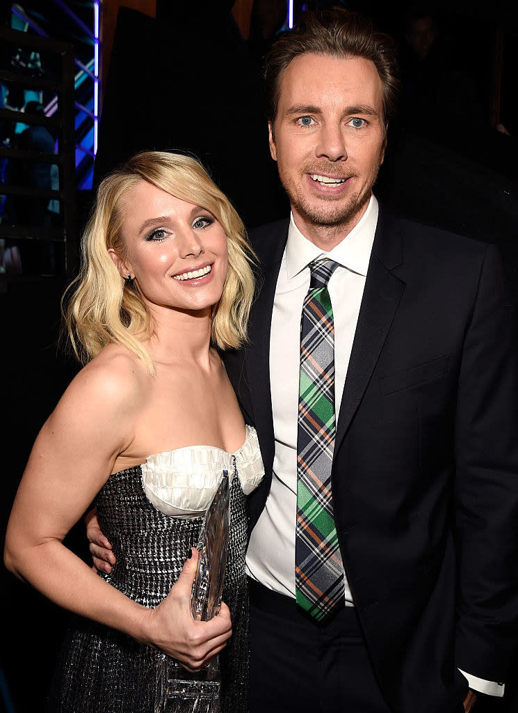 Kristen Bell (L) and Dax Shepard backstage at the People's Choice Awards 2017