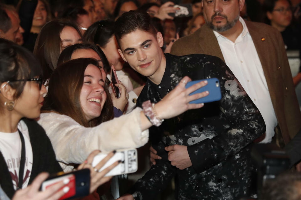 <p>Hardin, el personaje que interpreta Hero Fiennes-Tiffin, es un adolescente con un oscuro secreto. Aquí vemos al joven actor británico (tiene 21 años) en modo <em>selfie</em>. (Foto: Gtres). </p>