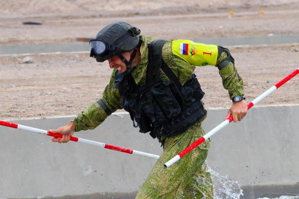 <p>A sapper from Russia competes during the Safe Route Race as part of the International Army Games 2018 on Aug. 2, 2018 in Korla, Xinjiang Uyghur Autonomous Region of China. (Photo: Wang Xiaojun/China News Service/VCG/Getty Images) </p>