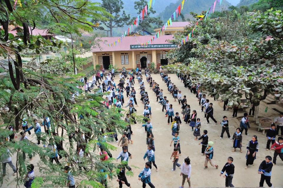 December 27: Recreation at a mountain school in Vietnam by louis.foecy.fr. 'This is recreation time in this school in Vietnam. Here, children perform a series of movements to the sound of a drum. Then everyone returned to class.'