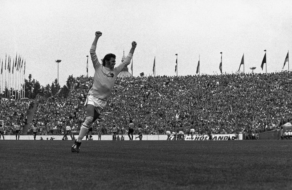 FILE - Dutch goalkeeper Jan Jongbloed, rejoicing after his teammate Johnny Rep, unseen, scored his team's first goal in their World Cup football match between Holland and Uruguay in Hanover, West Germany on June 15, 1974. Jongbloed, who was runner-up in two World Cup finals as part of the "Clockwork Orange" Netherlands soccer teams in the 1970s, has died at age 82, soccer authorities said Thursday Aug. 31, 2023. Jongbloed and the Netherlands lost both finals, 2-1 to West Germany in 1974 and 3-1 to host nation Argentina after extra time four years later. (AP Photo, File)