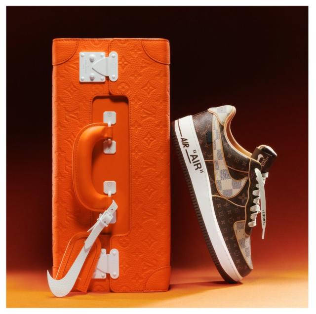 Louis Vuitton Virgil Abloh Orange And White Monogram Denim And Coated  Canvas Double Flat Messenger 2Way Silver Hardware, 2019 Available For  Immediate Sale At Sotheby's