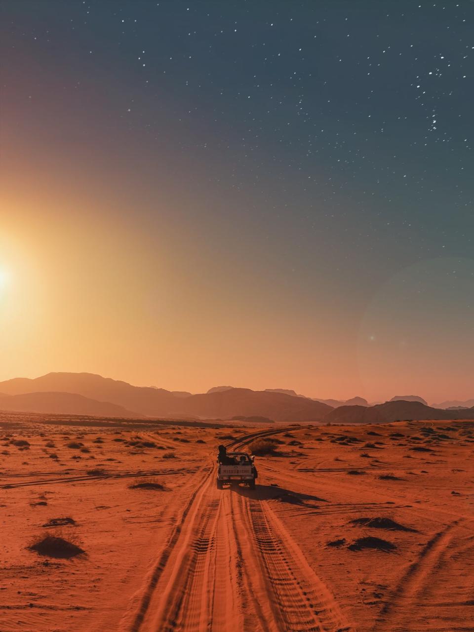 The desert become a magical place at dusk (Unsplash)