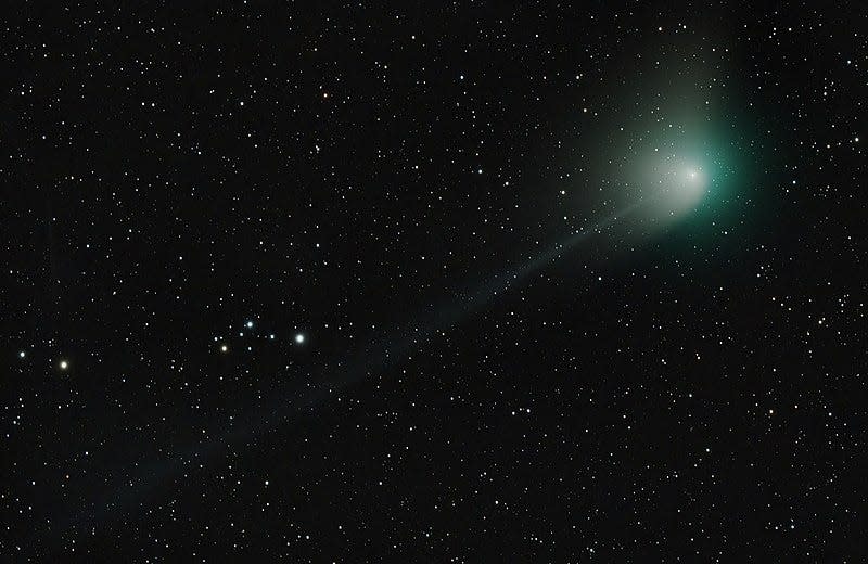 Comet ZTF (C/2022 E3)'s greenish shade is seen best in photographs. Michael Borland photograped it on January 28, 2023 with an 80 mm refractor and a one-hour exposure. Image licensed under the Creative Commons Attribution 2.0 Generic license.