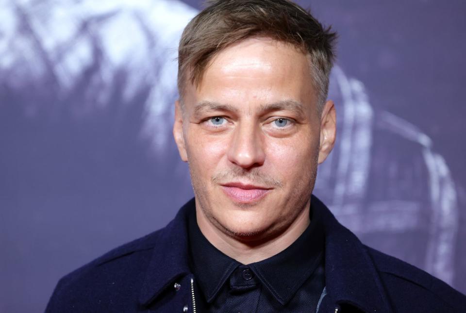 "Ich bin keine Stilikone", sagt Schauspieler Tom Wlaschiha von sich. (Bild: 2022 Getty Images/Andreas Rentz)