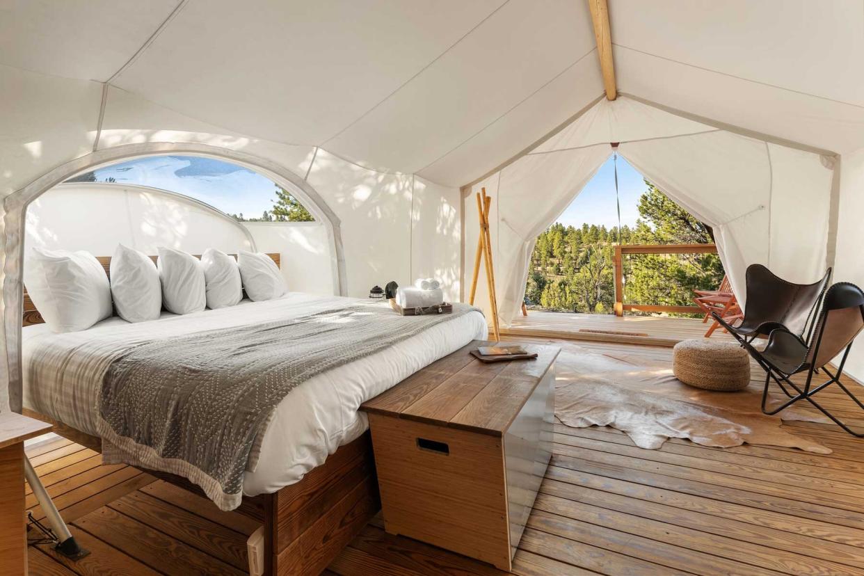 Under Canvas tents, suites, interiors and exteriors at Bryce Canyon