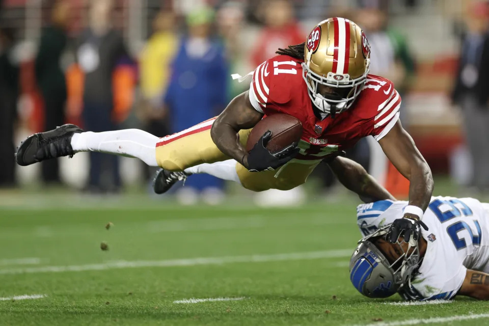 Brandon Aiyuk của đội San Francisco 49ers bắt được đường chuyền do Kindle Vildor của đội Detroit Lions cản phá trong chiến thắng lội ngược dòng của đội anh trong trò chơi vô địch NFC. (Ảnh của Ezra Shaw/Getty Images)