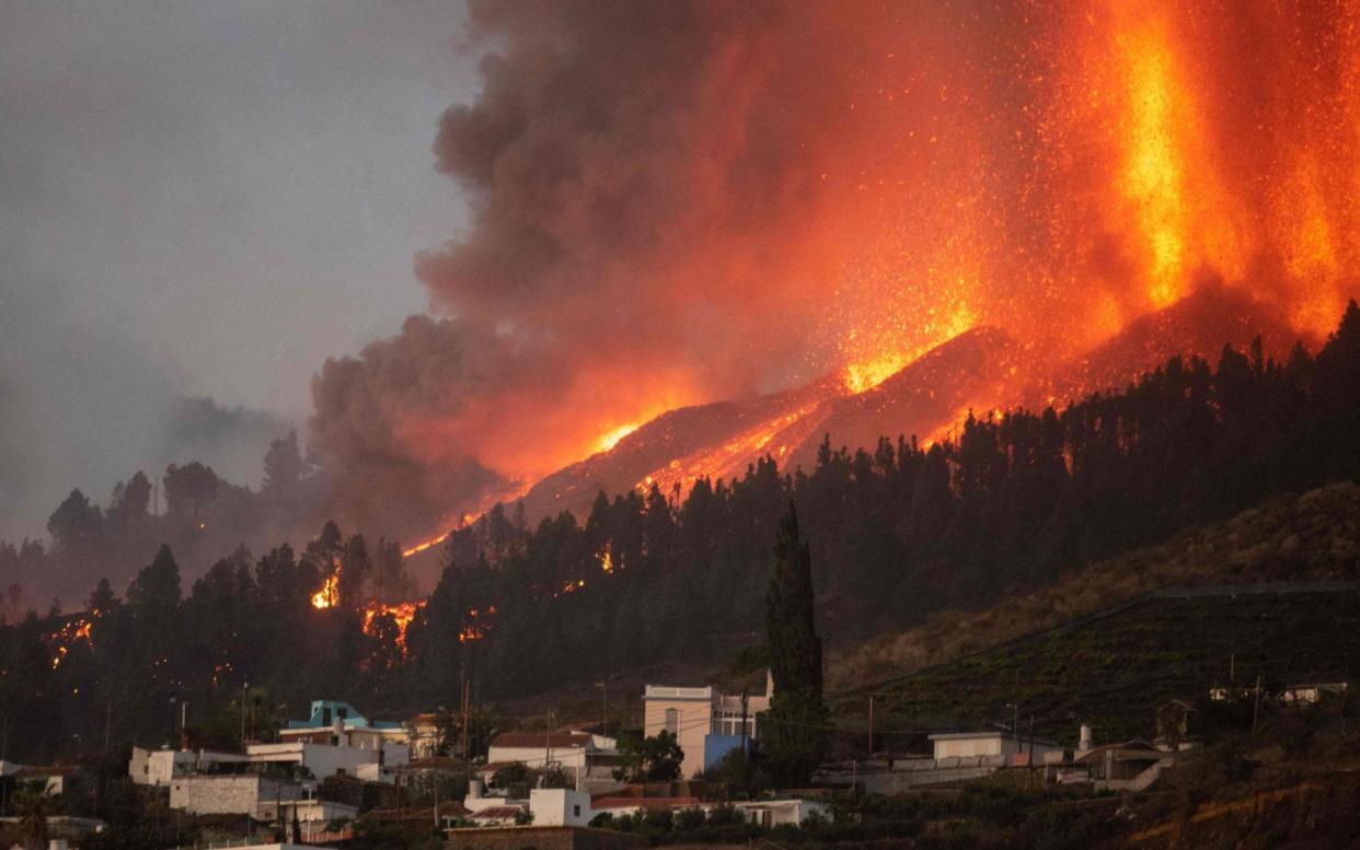 Mount Cumbre Vieja erupts in El Paso, spewing out columns of smoke, ash and lava - DESIREE MARTIN/AFP