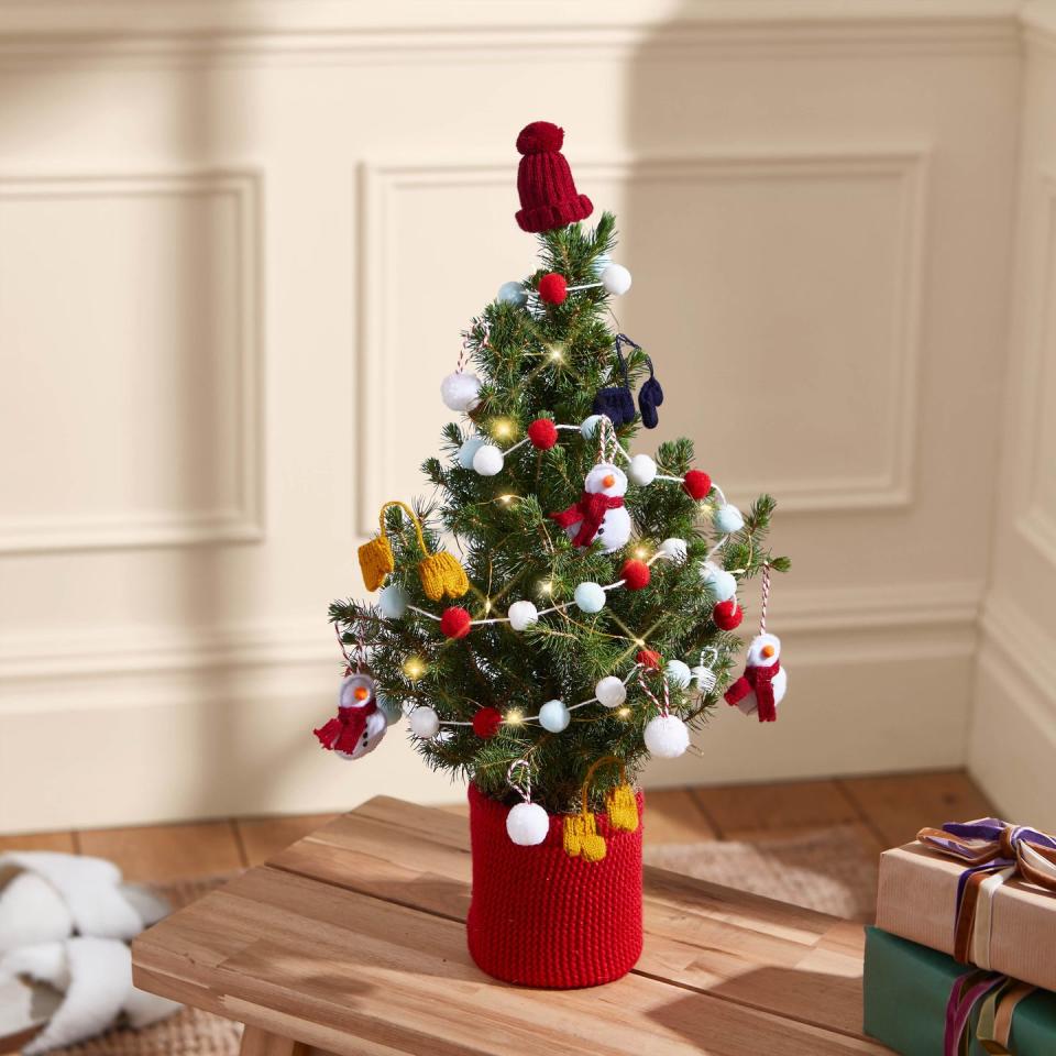 bloom wild mini christmas tree snowman