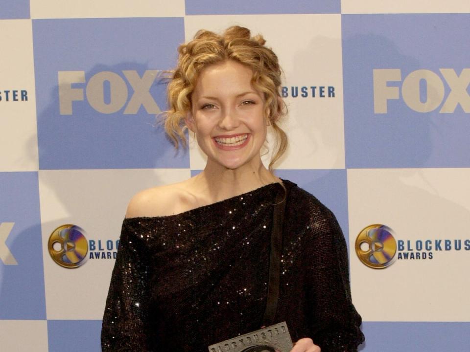 Kate Hudson in 2001, picking up an award for ‘Almost Famous’ (Getty Images)