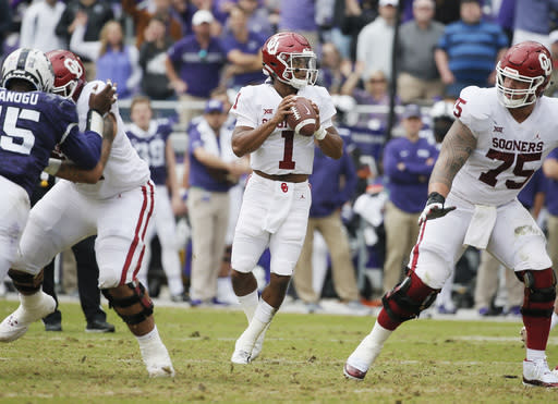 Oklahoma quarterback Kyler Murray (1) looks for a receiver during the first half of an NCAA college football game against TCU, Saturday, Oct. 20, 2018, in Fort Worth, Texas. (AP Photo/Brandon Wade)