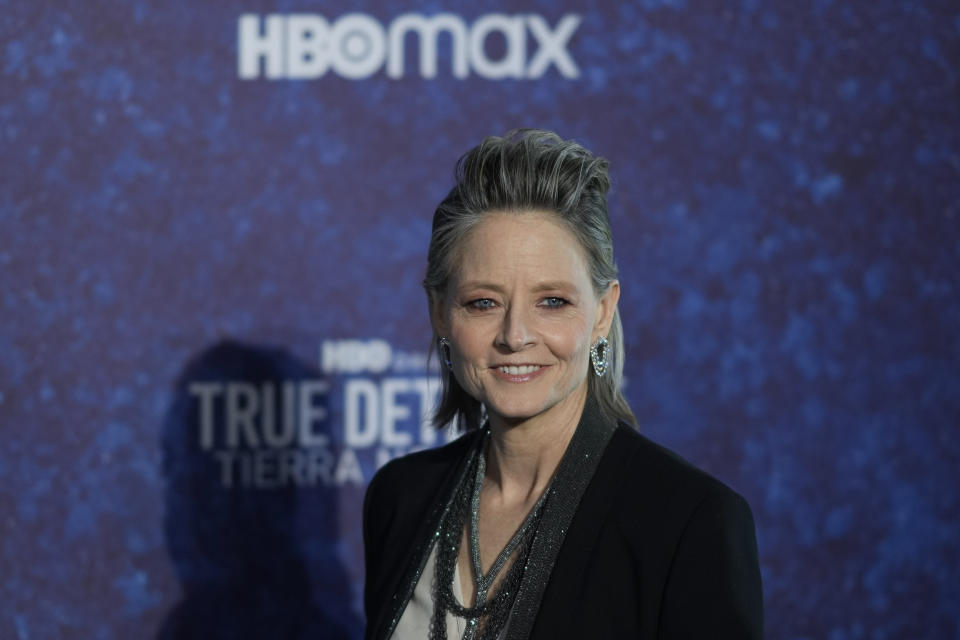 Jodie Foster asiste a la alfombra roja de la serie de HBO "True Detective: Night Country", en la Ciudad de México el jueves 11 de enero de 2024. (Foto AP/Eduardo Verdugo)