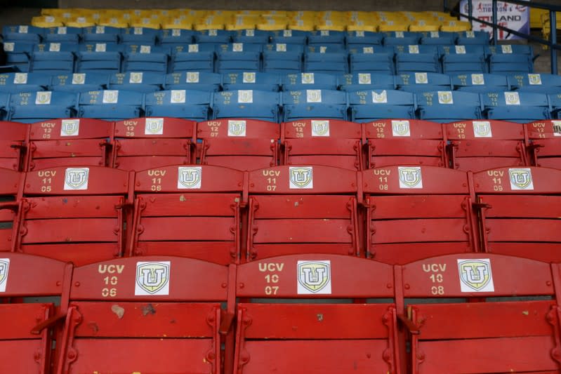 Foto del domingo de asientos vacíos en el estadio Universitario de Caracas