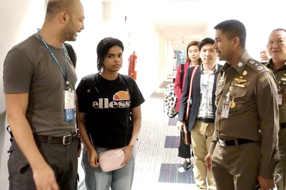 Rahaf Mohammed al-Qunun (second from left) while at a Thai airport earlier this month after having fled her family