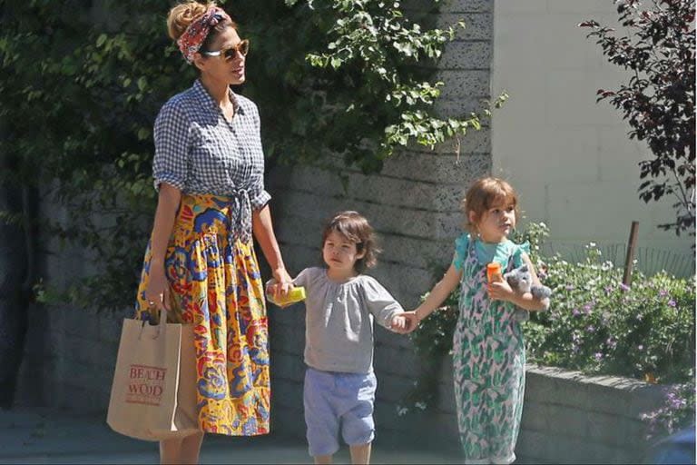 Eva Mendes junto a sus hijas, Esmeralda y Amada