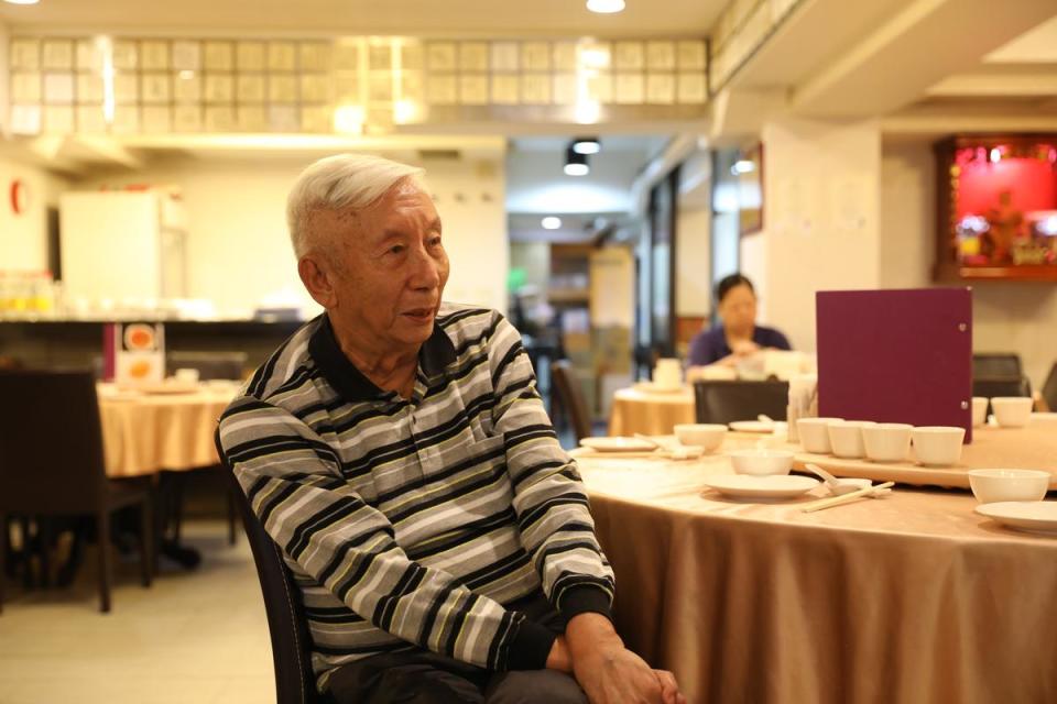 鼎珍坊的老闆張應來73歲才開店，超群的味蕾讓他獨創許多功夫菜。