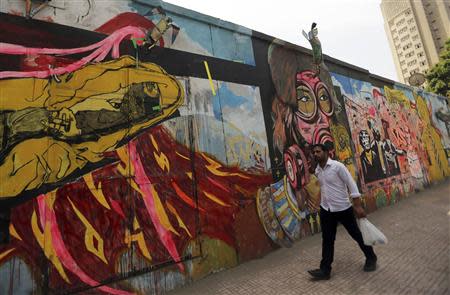 A man walks past a graffiti in Cairo May 21, 2014. REUTERS/Amr Abdallah Dalsh