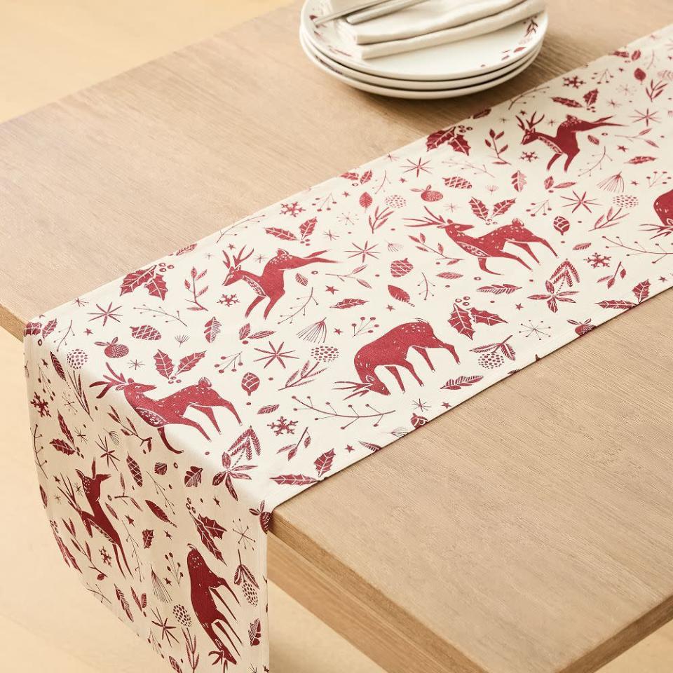 <p><strong>New</strong></p><p>westelm.com</p><p><strong>$40.00</strong></p><p>Take the chic Scandinavian route with this adorable minimalist design. Reign deer prance and graze, surrounded by pretty winter leaves and flowers.</p>