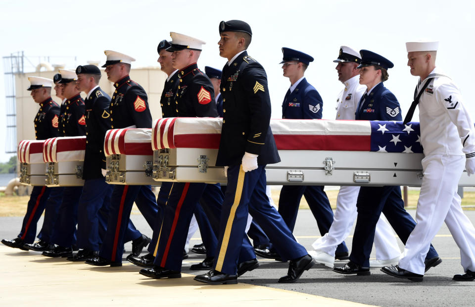 <p>Military members carry transfer cases from a C-17 at a ceremony marking the arrival of the remains believed to be of American service members who fell in the Korean War at Joint Base Pearl Harbor-Hickam in Hawaii, Wednesday, Aug. 1, 2018. (Photo: Susan Walsh/AP) </p>