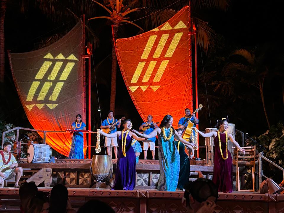 Aulani Resort Hawaii luau performance