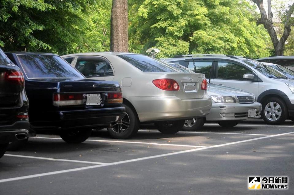 ▲在自家社區公共的車位停放機車，竟被留紙條嗆「這個停車格我們已經停放 10 年之久，您突如其來的將愛車停放於此，使我有點不知所措」，引發車主不滿。（示意圖／記者許高祥攝）