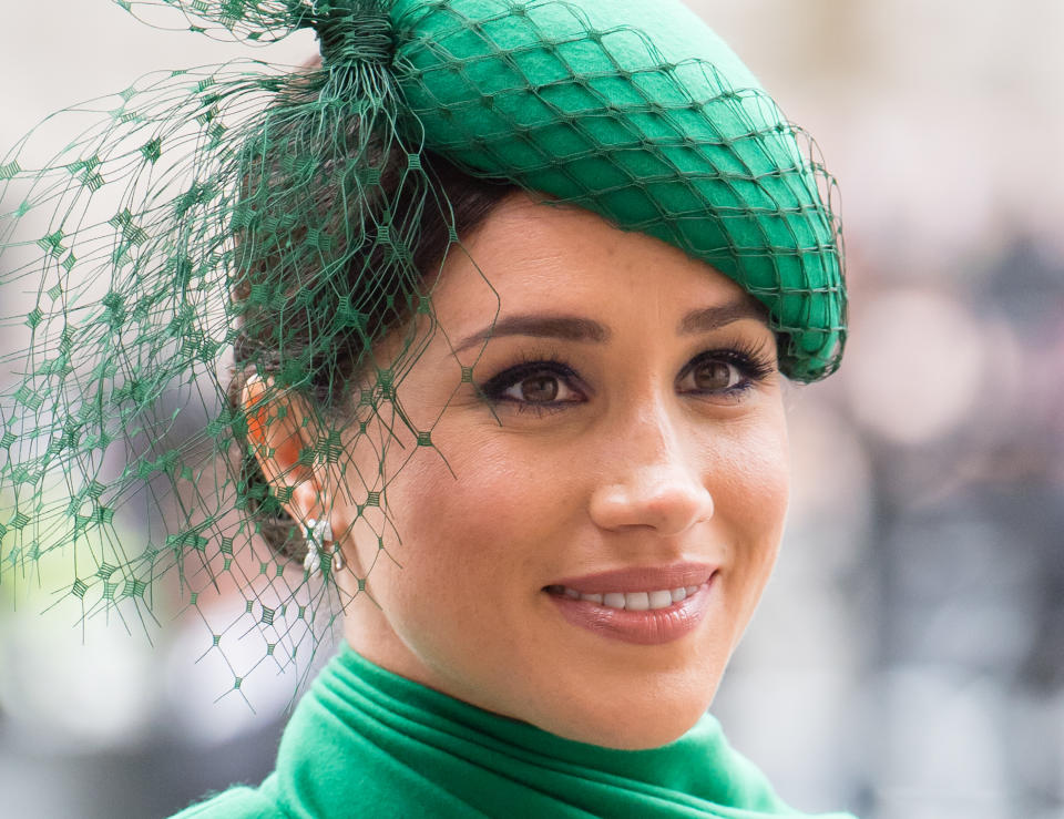 Meghan's green fascinator is by William Chambers. (Photo: Samir Hussein/WireImage)