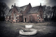 <p>An exterior view of Rauceby, an abandoned mental asylum in Lincolnshire. (Photo: Simon Robson/Caters News) </p>