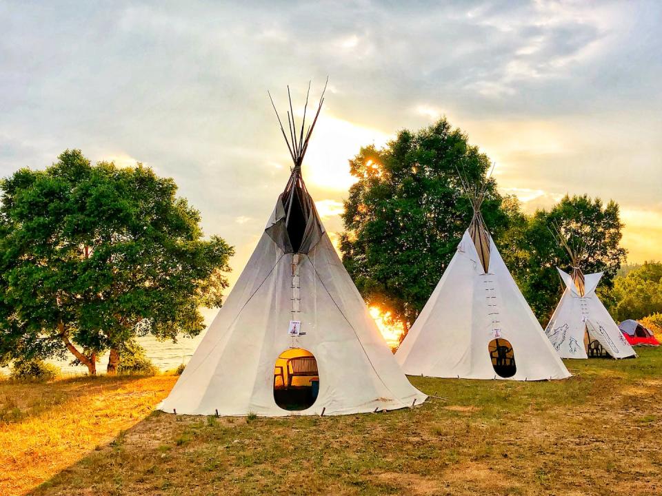 Michipicoten teepees by Lake Superior. Brianna Beaupré-Carroll, <a href="http://creativecommons.org/licenses/by-nd/4.0/" rel="nofollow noopener" target="_blank" data-ylk="slk:CC BY-ND;elm:context_link;itc:0;sec:content-canvas" class="link ">CC BY-ND</a>