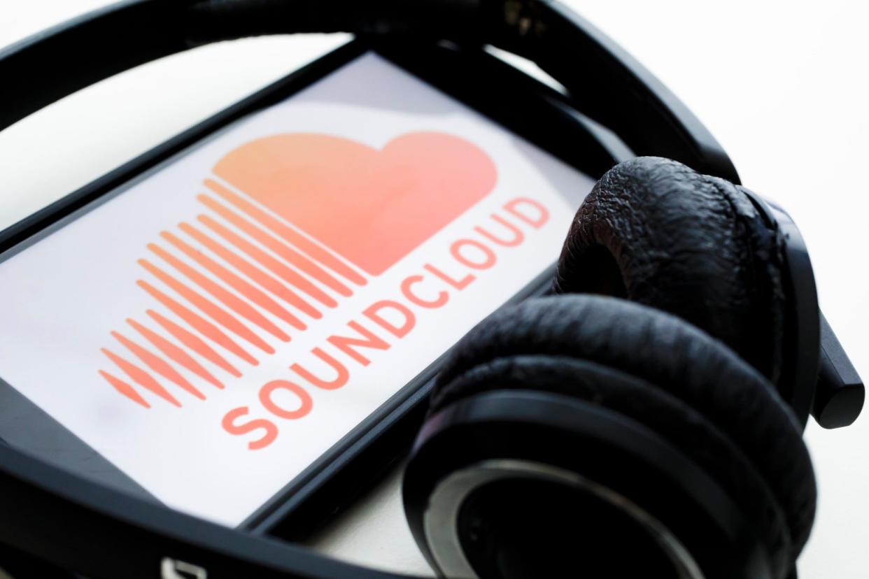 SoundCloud and heaphones