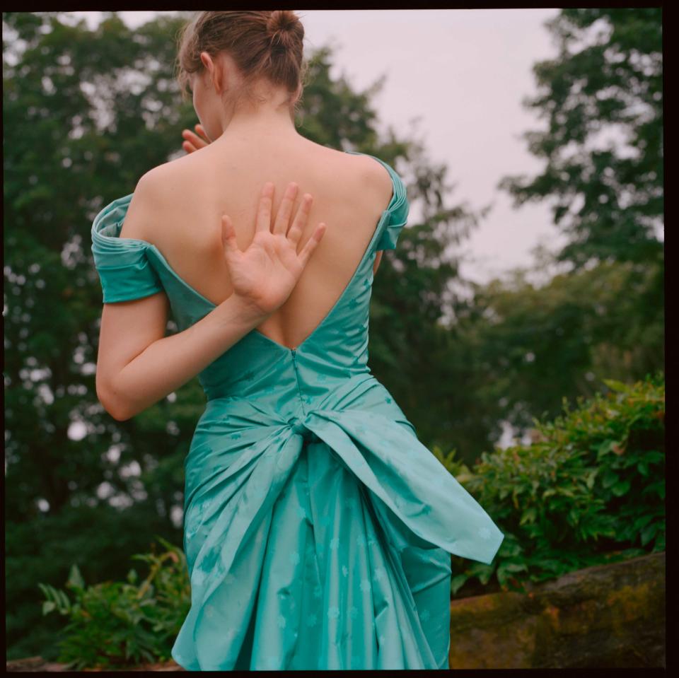 Maya Hawke wears an off-the-shoulder aqua, polka-dot gown from Zac Posen’s SS19 collection. (Photo: Courtesy of Zac Posen)