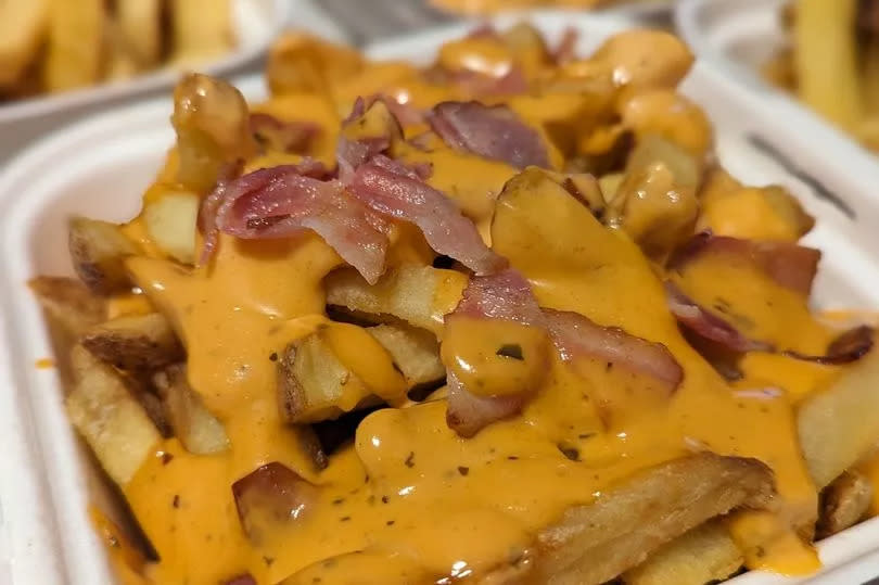 Kevin Bacon Fries, topped with cheese sauce, bacon rain and smoky bacon