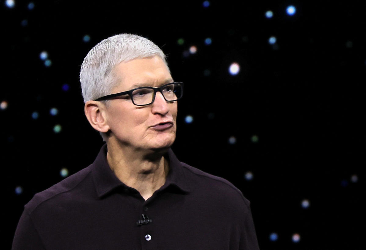 Apple offers a dim light in an otherwise ‘dark earnings season’: Morning Brief