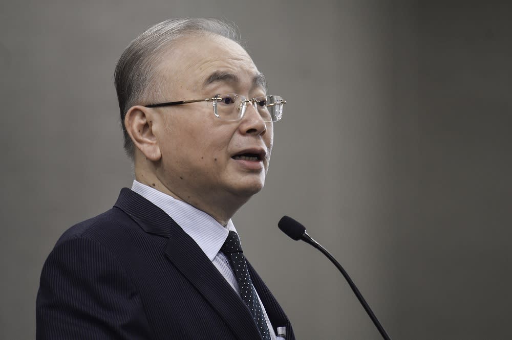 Transport Minister Wee Ka Siong acknowledged that the congestion has caused a problem for those in the retail sector due to the delays in receiving their cargo. ― Picture by Miera Zulyana