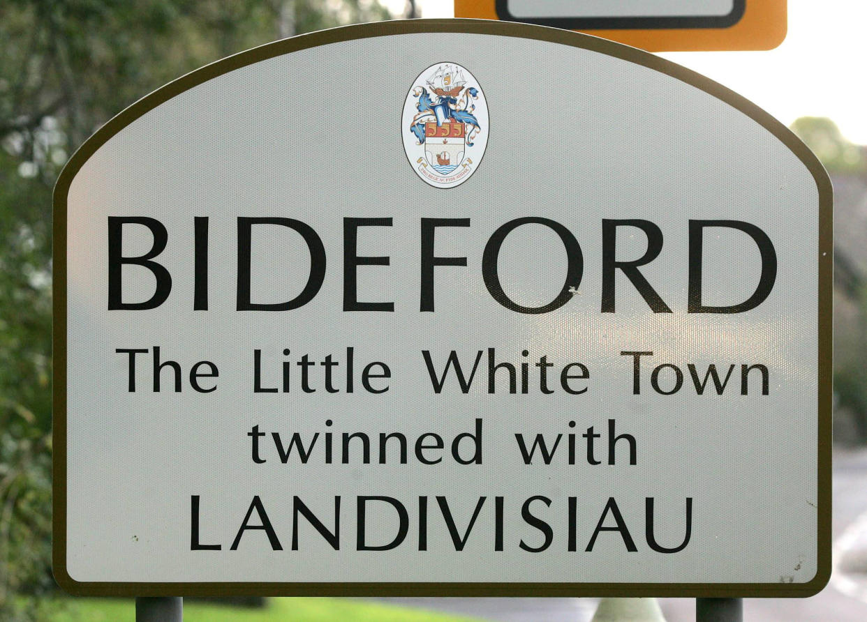 FILE PICTURE - Bideford, Devon.  A Devon town famously referred to as the "Little White Town" has agreed to change signposts to alter it's nickname after complaints were made to a councillor.  See SWNS story SWBRwhite.  Bideford in North Devon takes it's "Little White Town" moniker from Charles Kingsley's  book Westward Ho! which was written in 1855 and set in and around the area.  However, it seems there are some people who want to consign what they see as a politically incorrect tag to history.  Bideford town councillor and former mayor Dermot McGeough tables a motion at last night's town council meeting which called to scrap the name from signs in the town.  