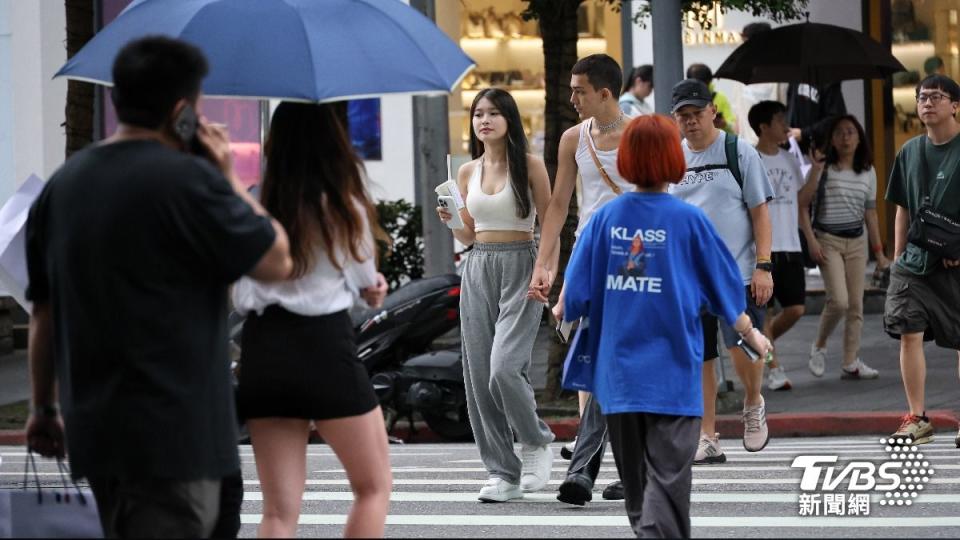 28日及6月1日到2日各受一波鋒面影響，未來10天將會有雨。（圖／葉志明攝）