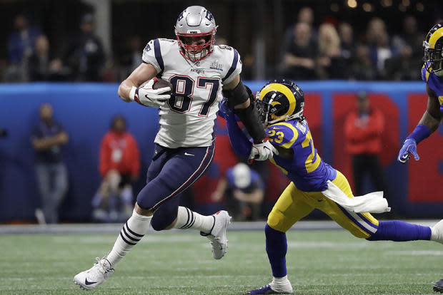 Patriots Gronkowski Retires Football 