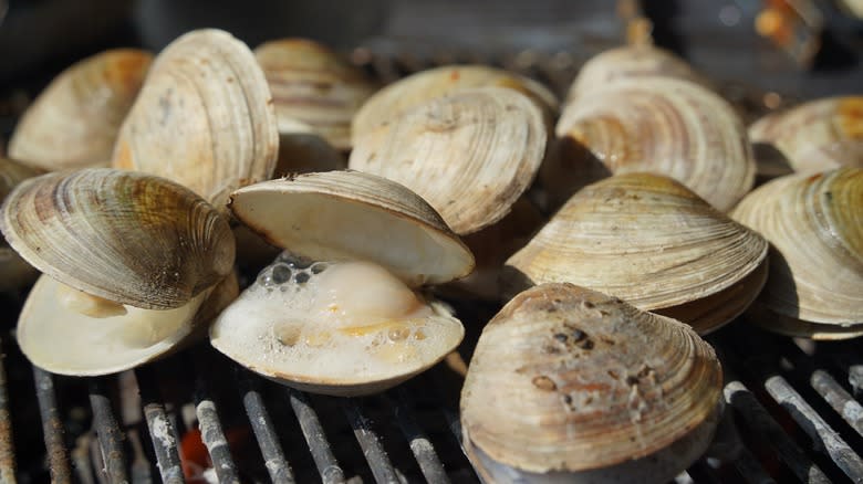 clams on the grill