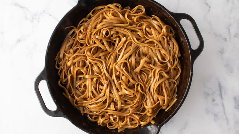noodles in black pan