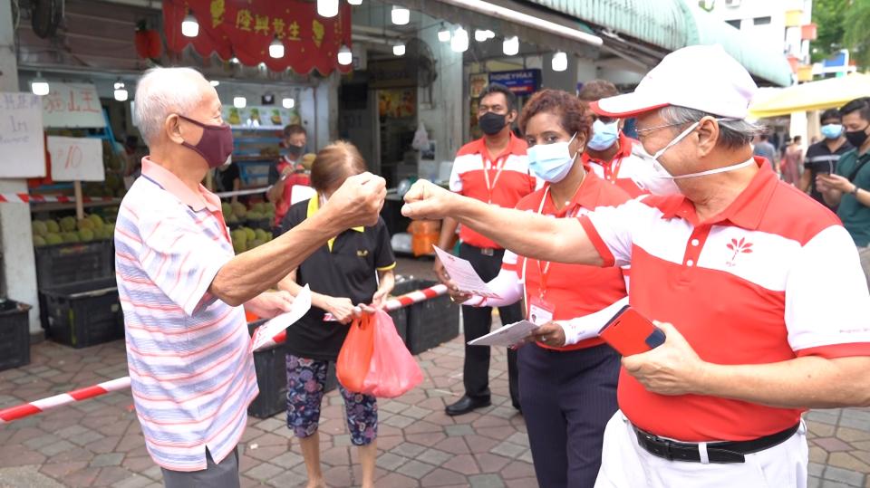 Progress Singapore Party secretary-general Tan Cheng Bock greets residents during the party's walkabout at Chong Pang Market on 21 June 2020. (PHOTO: Nicholas Tan/Yahoo News Singapore)