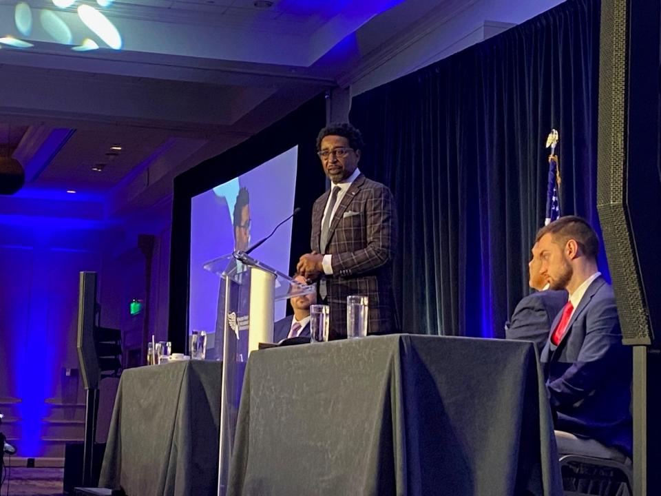The Winged Foot Scholarship Foundation held its 34th annual banquet on May 15, 2023 at the Naples Grande Beach Resort. Pro Football Hall of Famer Cris Carter was the keynote speaker.
