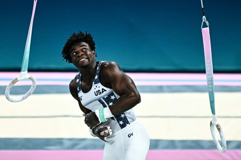 El gimnasta estadounidense Frederick Richard practica con las anillas el 24 de julio de 2024 en el pabellón Bercy Arena de París (Gabriel Bouys)