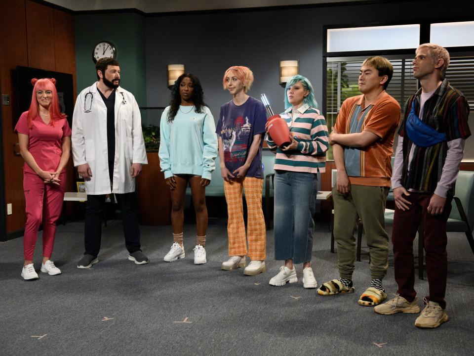 A photo of all the cast members who performed in the "Gen Z Hospital" on Saturday Night Live.