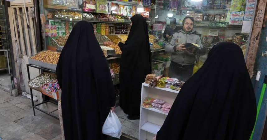 伊朗女學生不斷出現中毒事件，如今指向宗教狂熱份子所為。（圖／達志／美聯社）