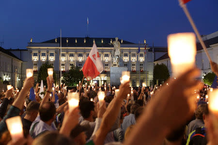 Protesters gather in front of the Presidential Palace during a peaceful protest against the judicial reforms in Warsaw, Poland July 18, 2017. Agencja Gazeta/Agata Grzybowska via REUTERS