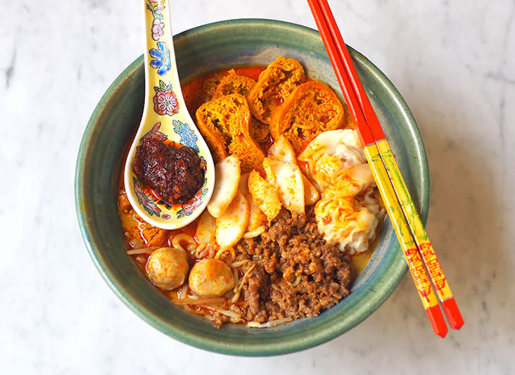 You can also take away the curry mee, just heat up the fragrant curry and rejuvenate the bowl of noodles