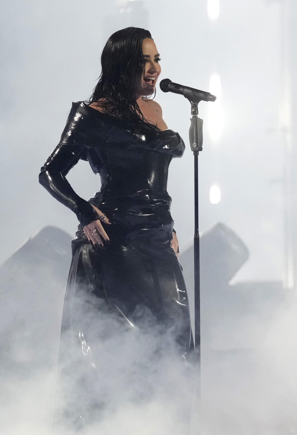 Demi Lovato durante su presentación en los Premios MTV a los Videos Musicales el martes 12 de septiembre de 2023 en el Prudential Center en Newark, Nueva Jersey. (Foto Charles Sykes/Invision/AP)