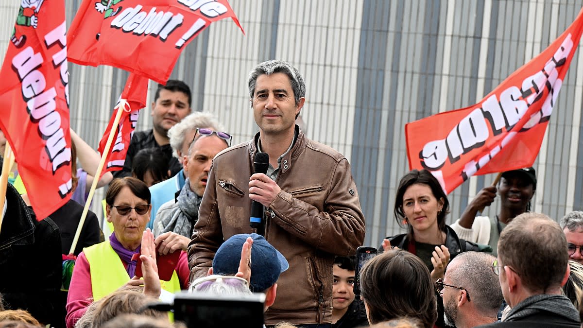 François Ruffin, président du parti Picardie debout et député sortant La France Insoumise, s'adresse à ses soutiens lors d'un meeting de campagne pour les élections législatives anticipées, à Amiens (Somme), le 12 juin 2024. | François Nascimbeni / AFP