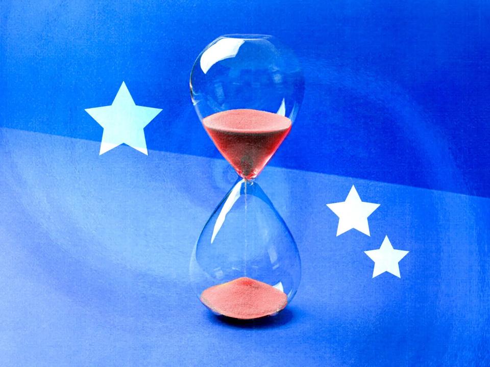 An hourglass in front of a blue background
