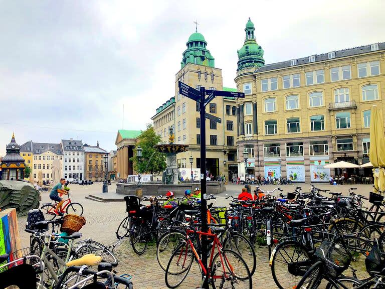 En Copenhague la mayoría de las personas se movilizan en bicicleta.